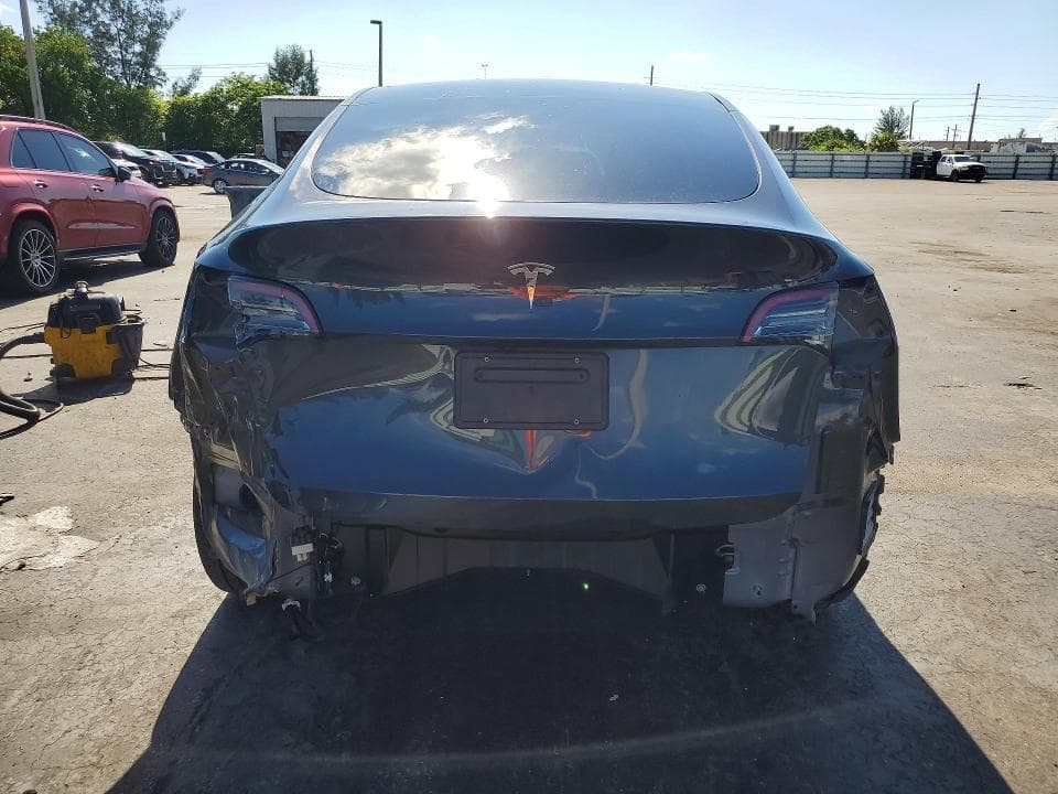 2024 TESLA MODEL Y 6