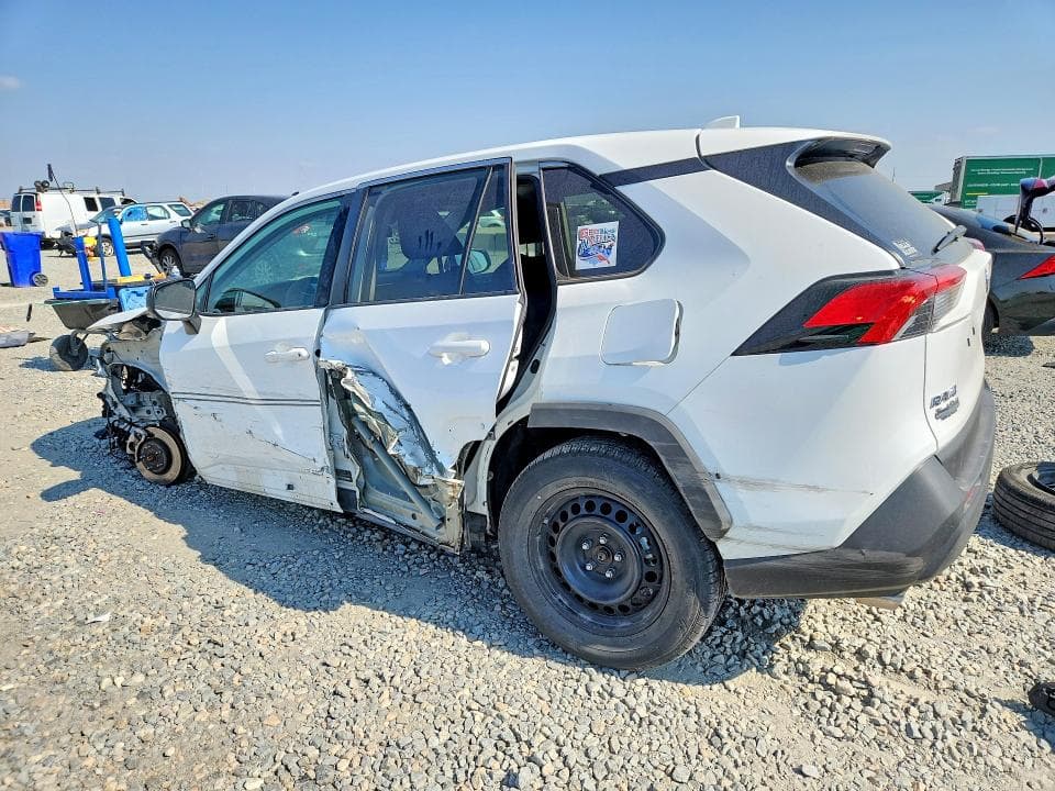 2022 TOYOTA RAV4 LE 2