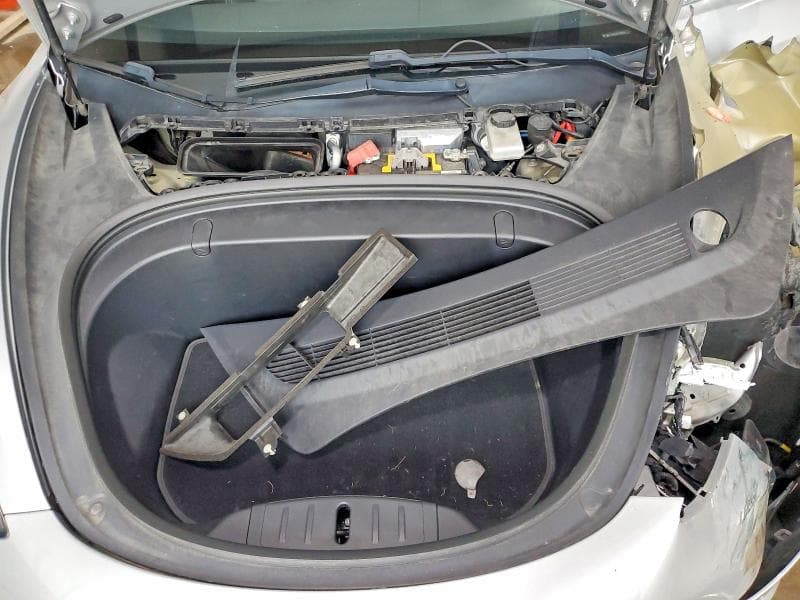 2018 TESLA MODEL 3 11