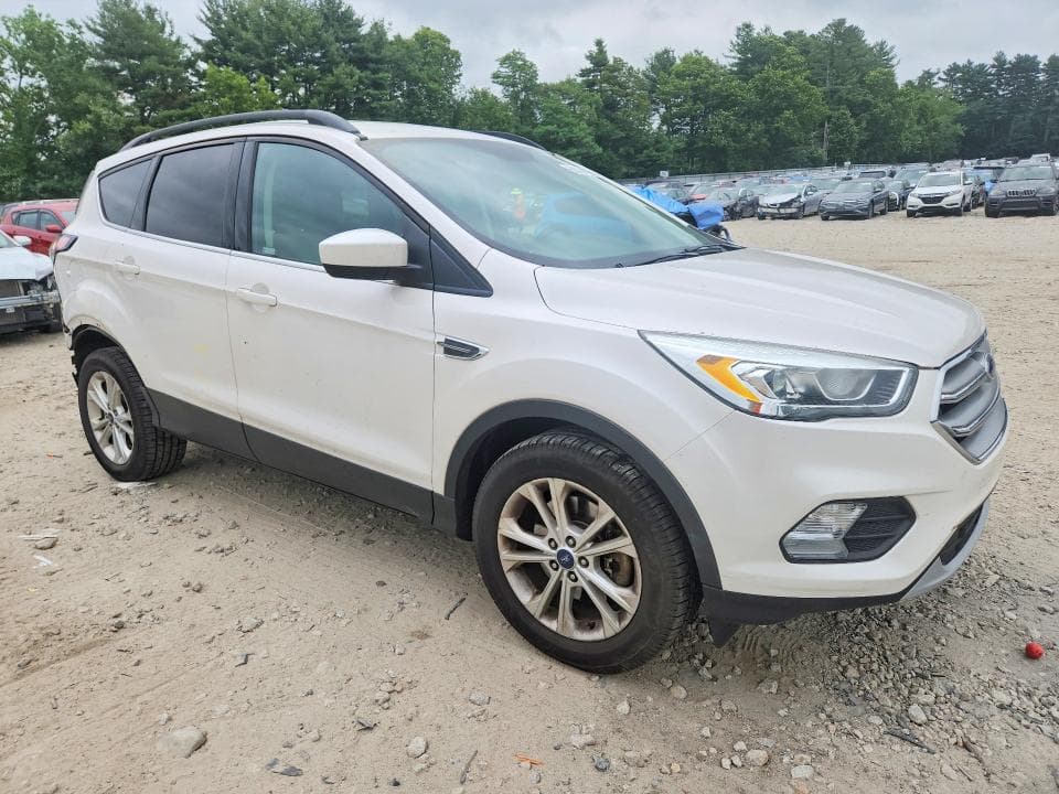 2017 FORD ESCAPE SE 4