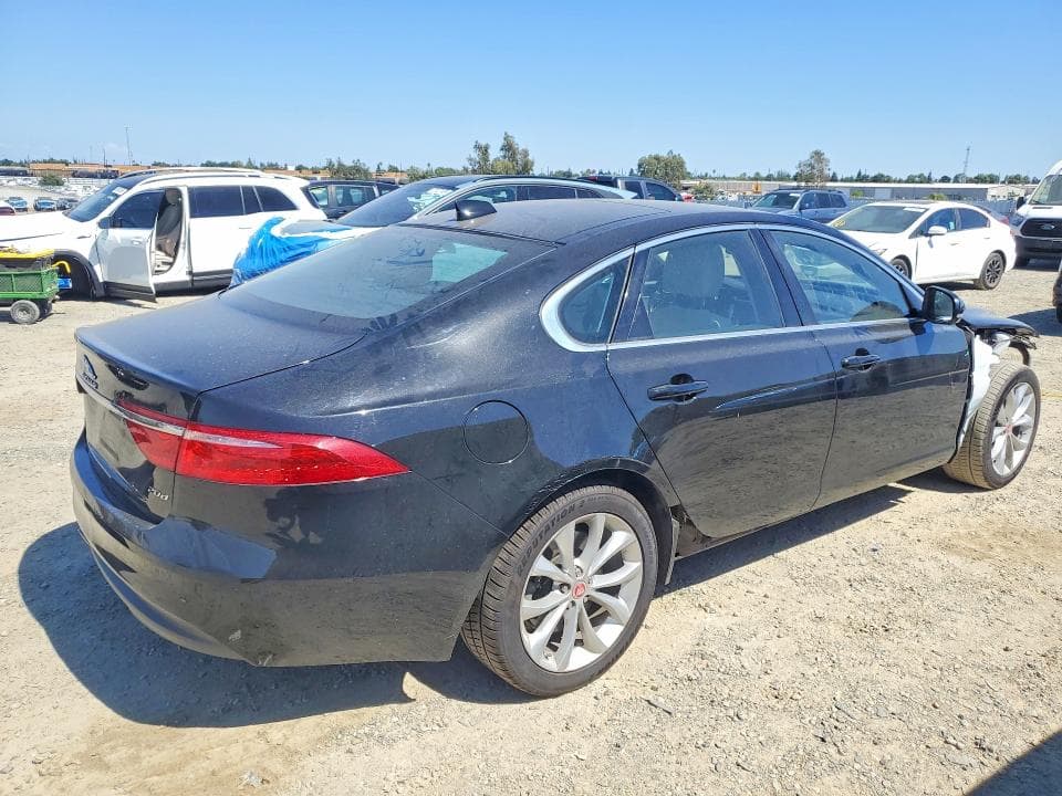 2017 JAGUAR XF PREMIUM 3