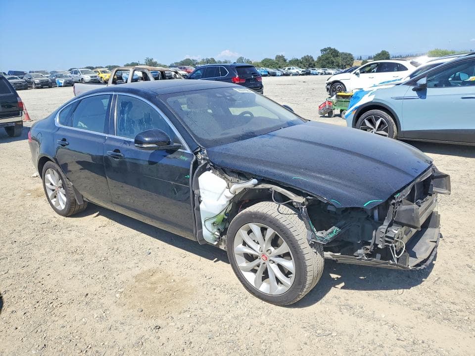 2017 JAGUAR XF PREMIUM 4