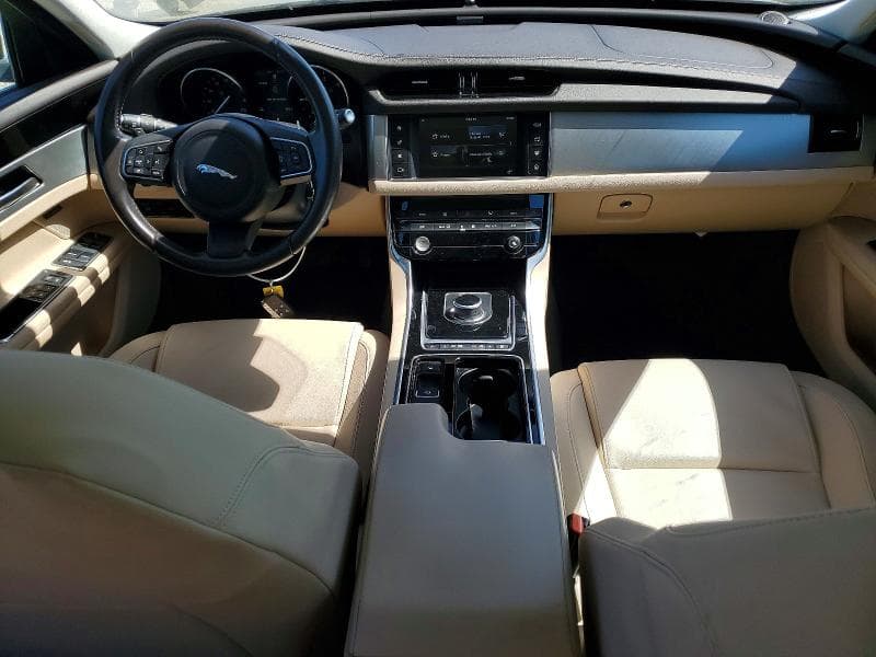 2017 JAGUAR XF PREMIUM 8