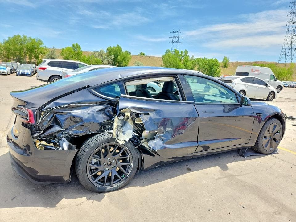 2025 TESLA MODEL 3 3