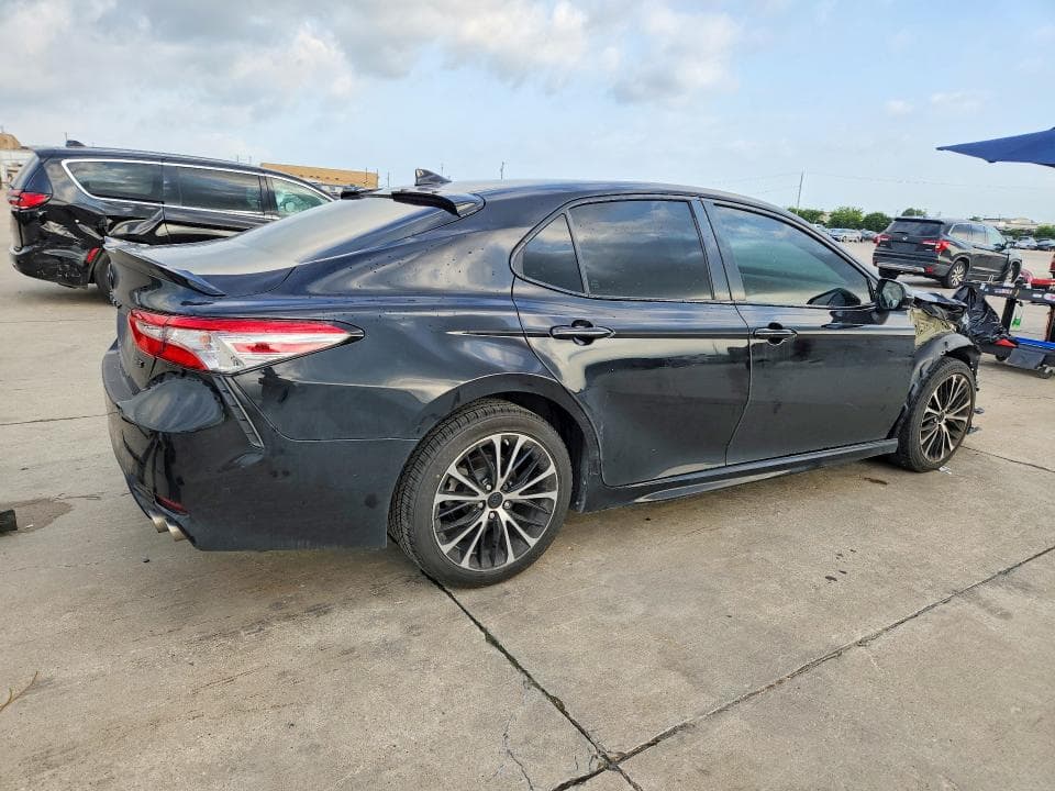 2019 TOYOTA CAMRY SE SE 3