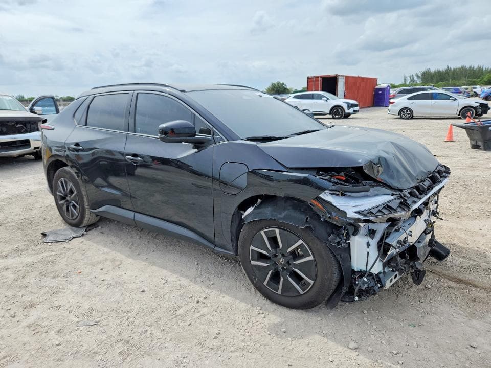 2026 TOYOTA BZ XLE 4