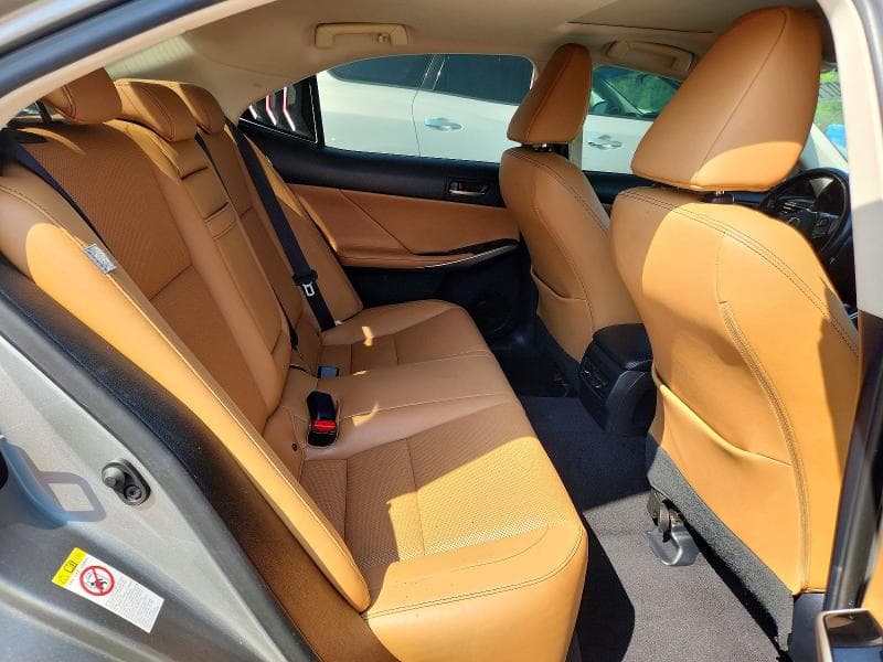 2017 LEXUS IS 300 10