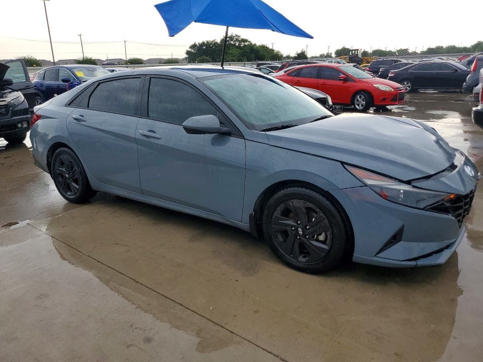 2022 HYUNDAI ELANTRA SEL 4