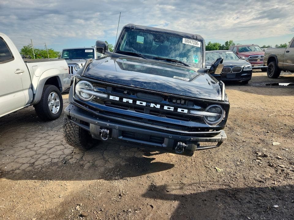 2024 FORD BRONCO OUTER BANKS 5