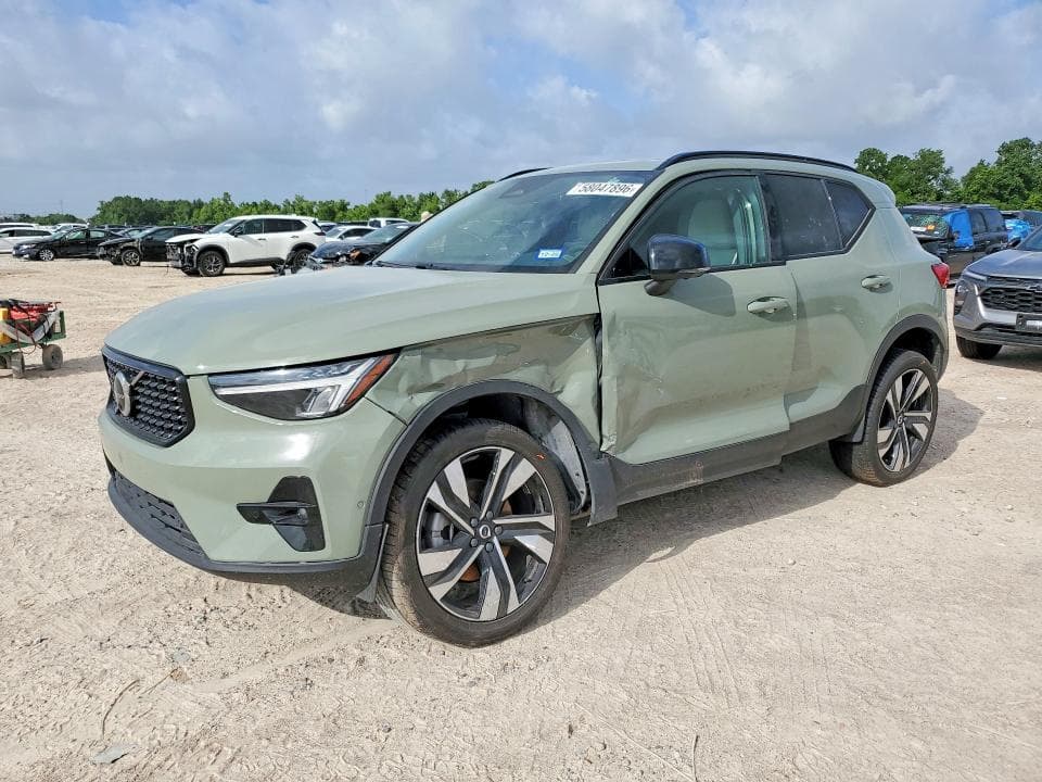2023 VOLVO XC40 PLUS - 1