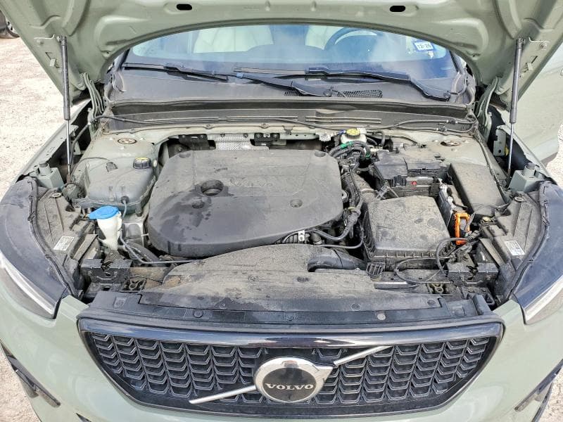 2023 VOLVO XC40 PLUS 12