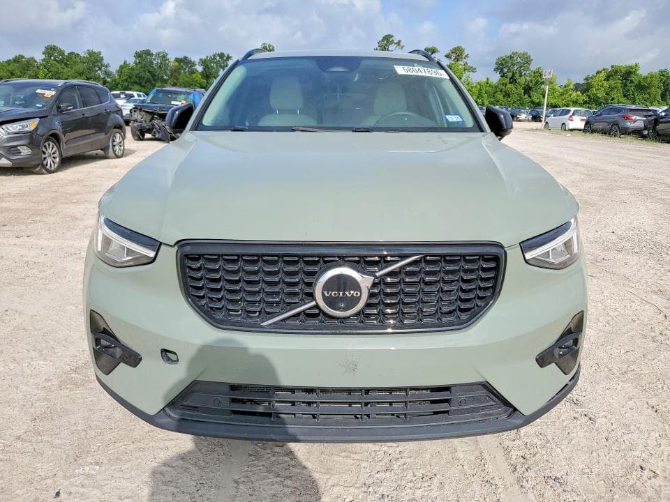 2023 VOLVO XC40 PLUS 5