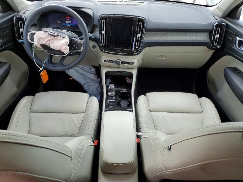 2023 VOLVO XC40 PLUS 8