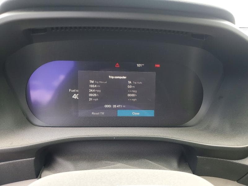 2023 VOLVO XC40 PLUS 9