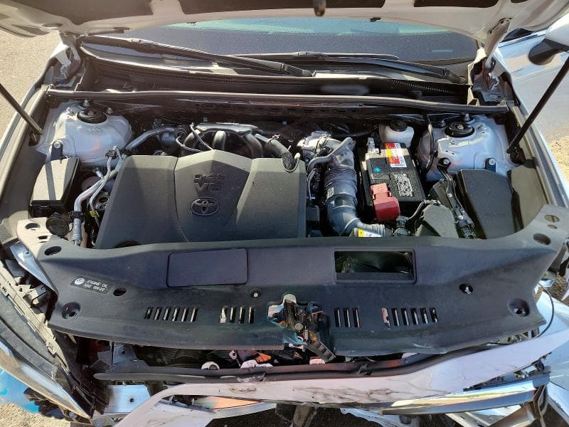 2022 TOYOTA AVALON LIMITED 11