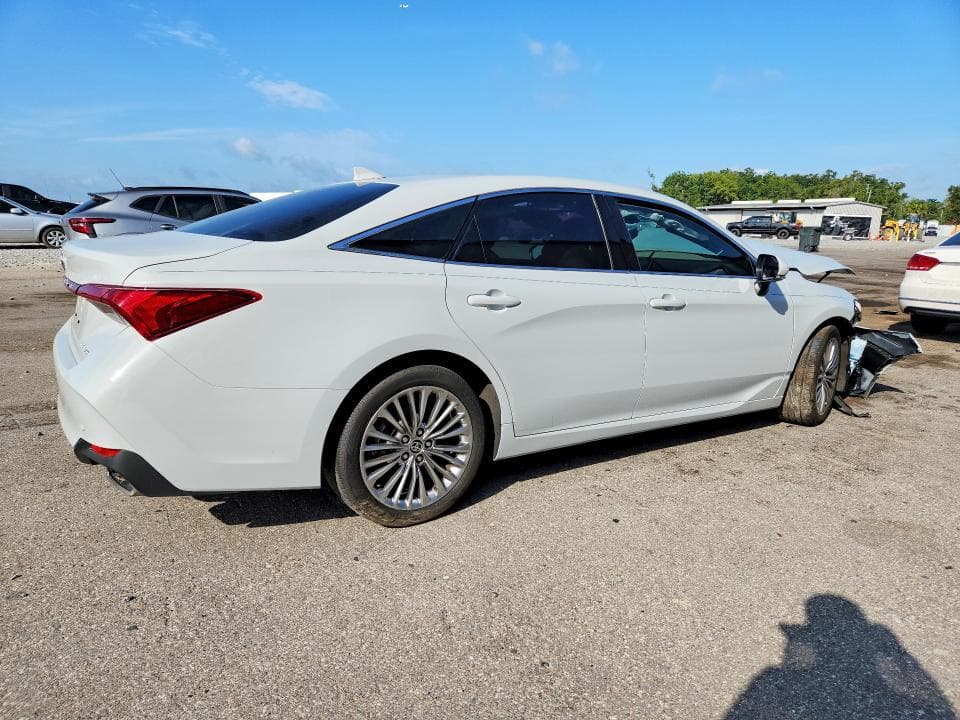 2022 TOYOTA AVALON LIMITED 3