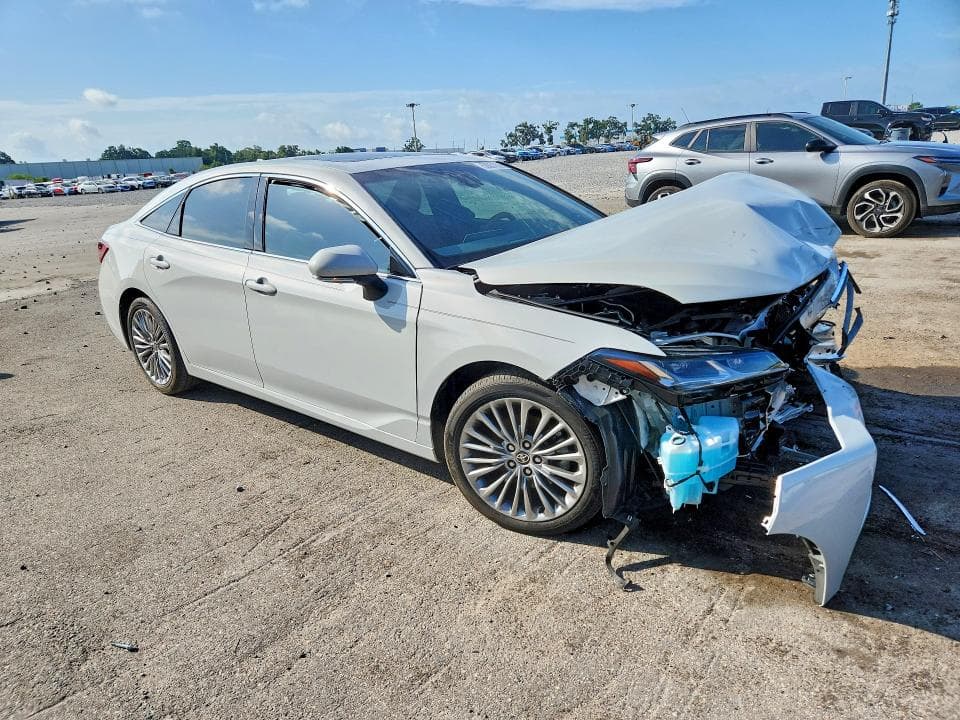 2022 TOYOTA AVALON LIMITED 4