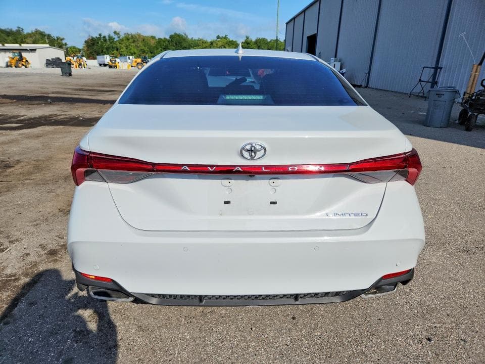 2022 TOYOTA AVALON LIMITED 6
