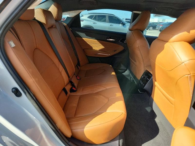 2022 TOYOTA AVALON LIMITED 10