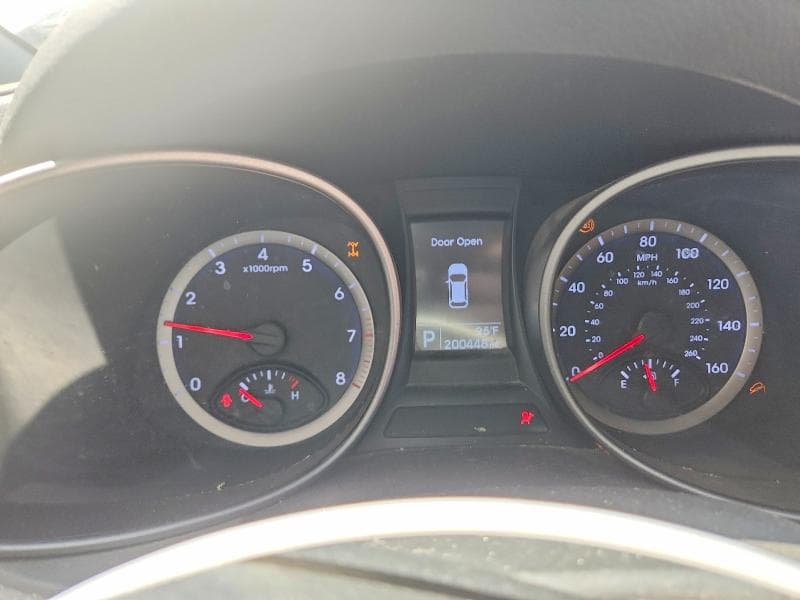 2016 HYUNDAI SANTA FE SE 9