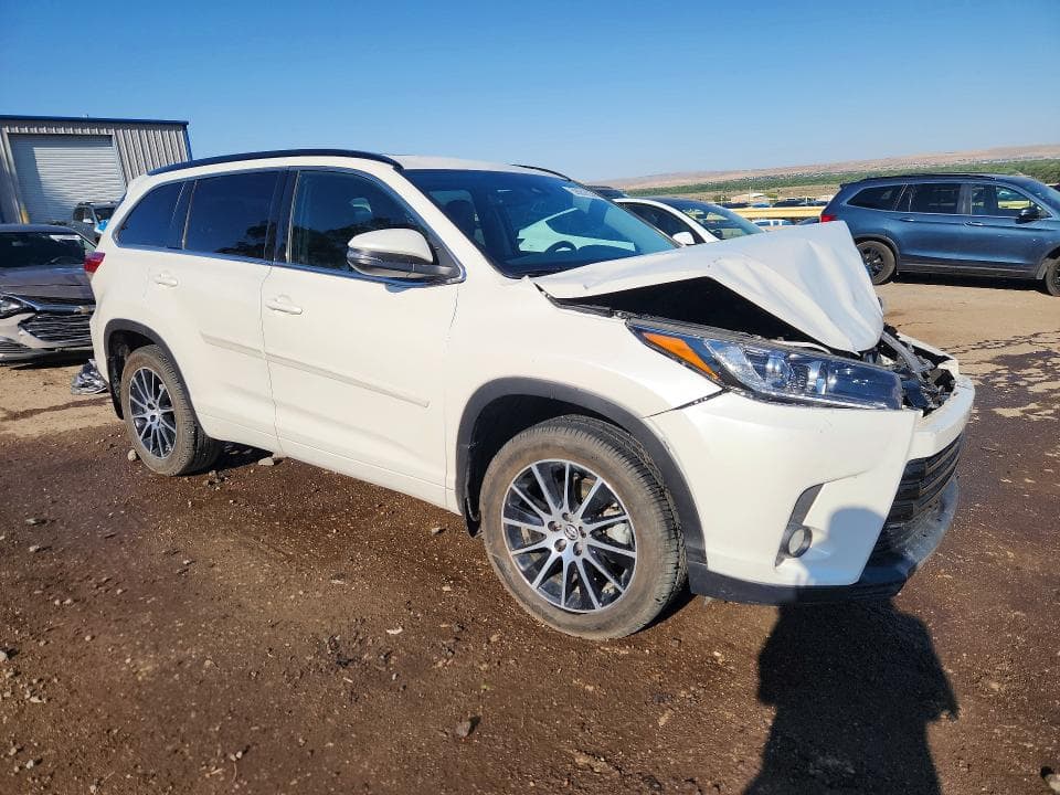 2018 TOYOTA HIGHLANDER SE 4