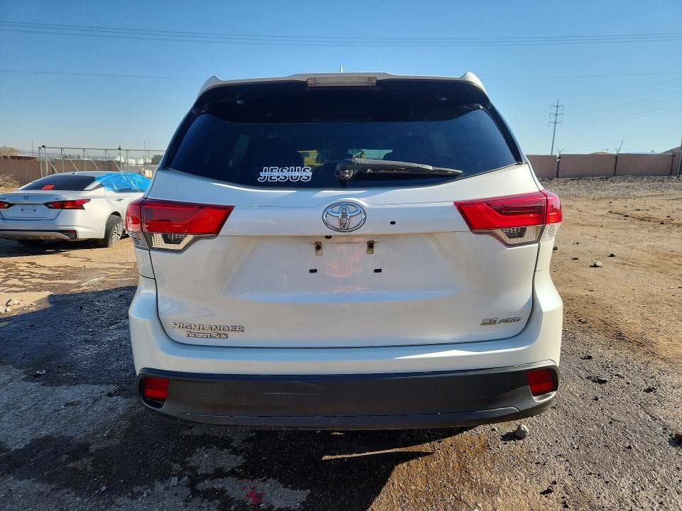 2018 TOYOTA HIGHLANDER SE 6