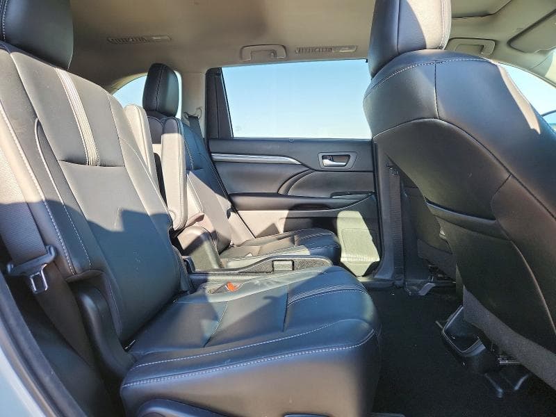 2018 TOYOTA HIGHLANDER SE 10
