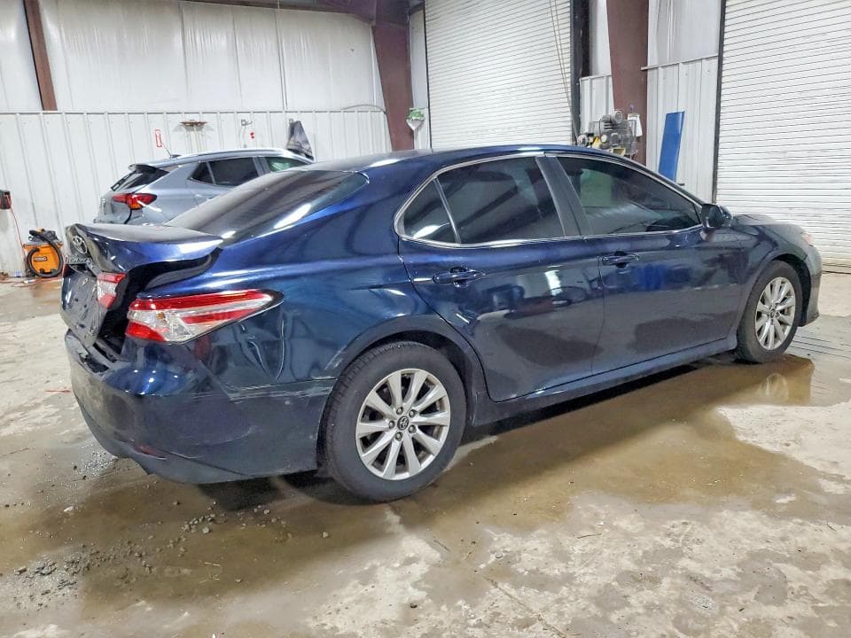 2018 TOYOTA CAMRY LE 3