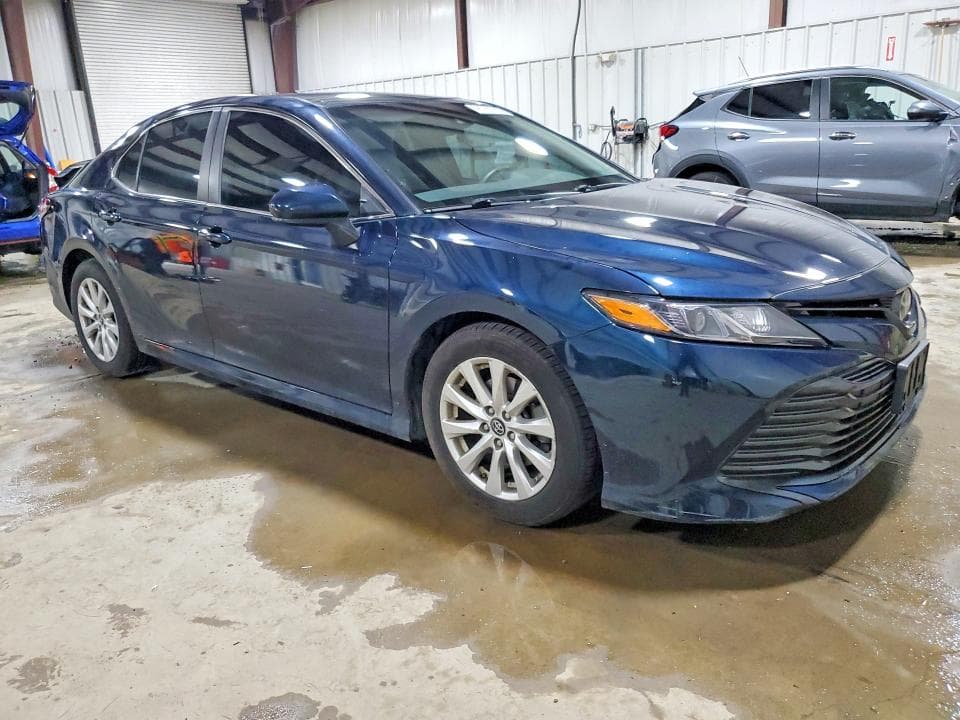 2018 TOYOTA CAMRY LE 4