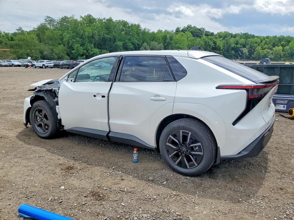 2026 TOYOTA BZ XLE 2