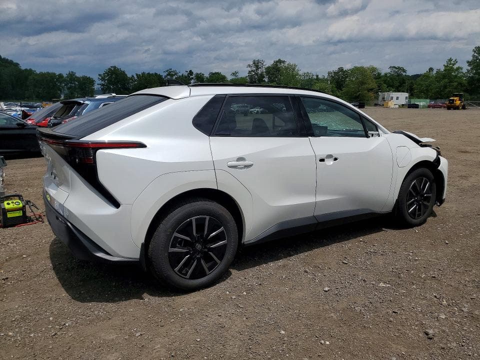 2026 TOYOTA BZ XLE 3