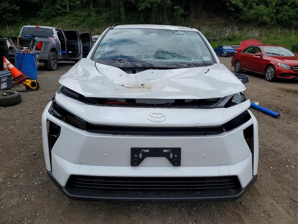 2026 TOYOTA BZ XLE 5