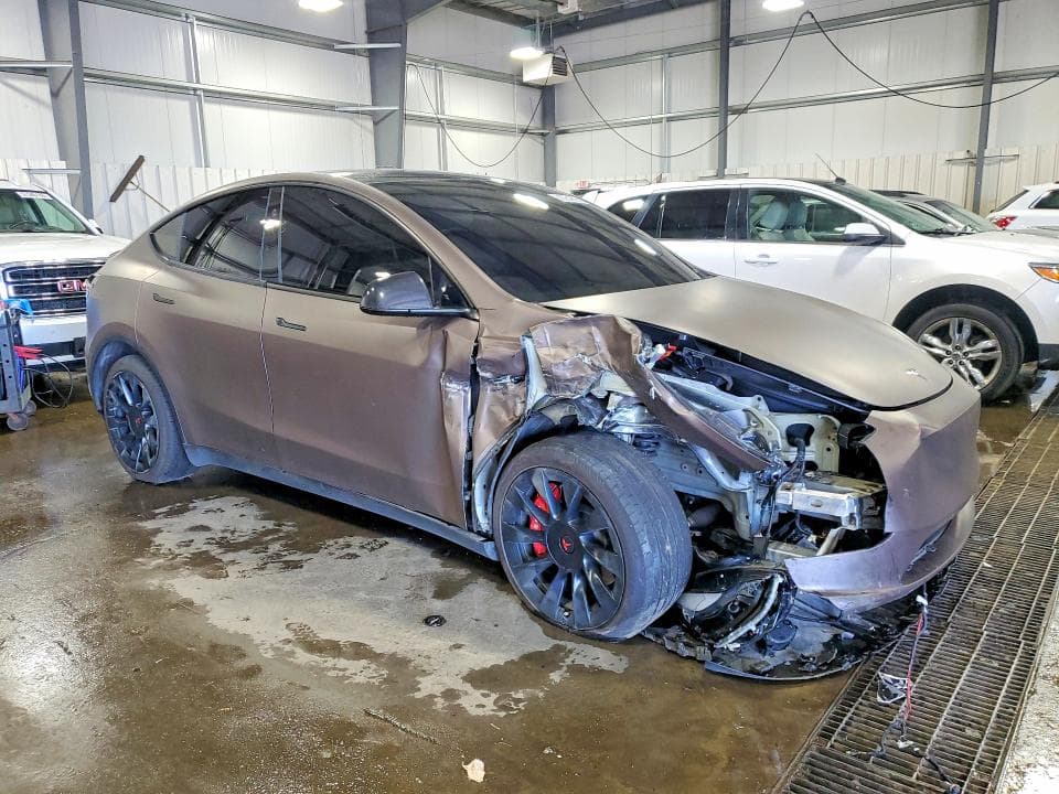 2024 TESLA MODEL Y 4