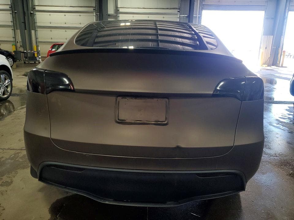 2024 TESLA MODEL Y 6