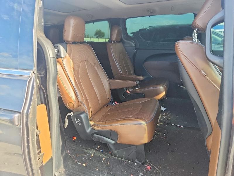 2018 CHRYSLER PACIFICA LIMITED 11