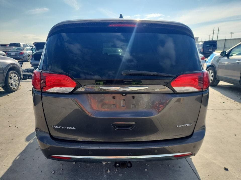 2018 CHRYSLER PACIFICA LIMITED 6