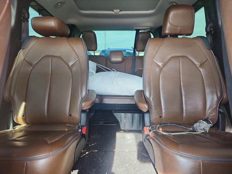 2018 CHRYSLER PACIFICA LIMITED 10