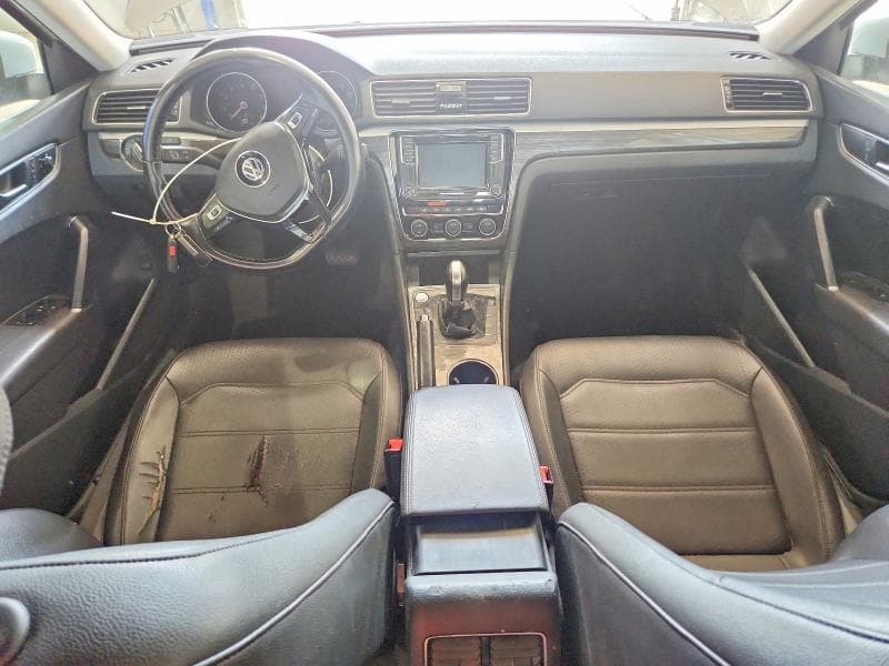 2018 VOLKSWAGEN PASSAT SE SE 8