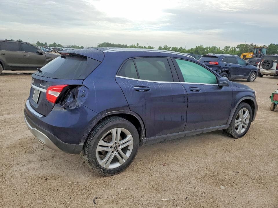 2018 MERCEDES-BENZ GLA 250 4MATIC 3