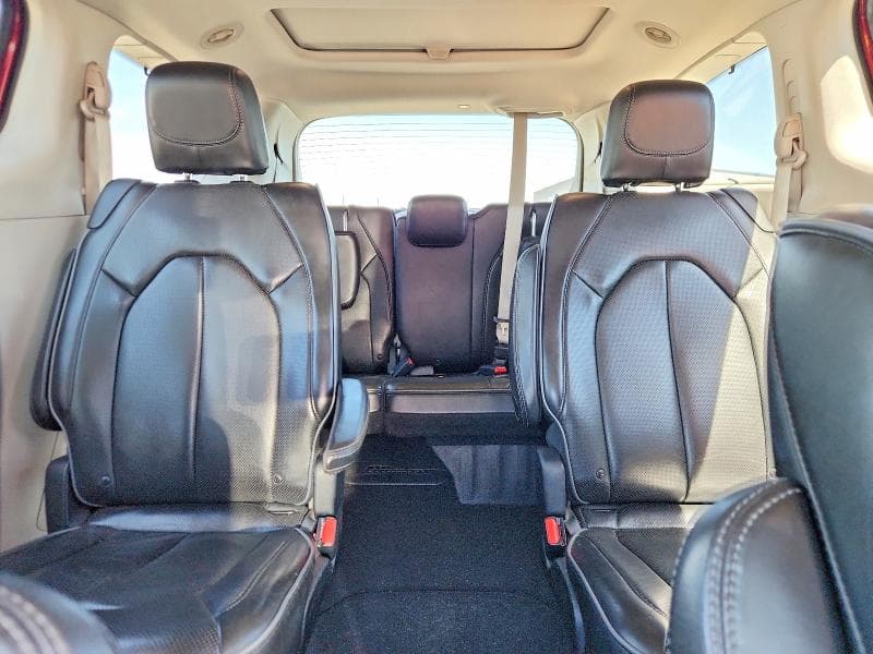 2017 CHRYSLER PACIFICA LIMITED 10