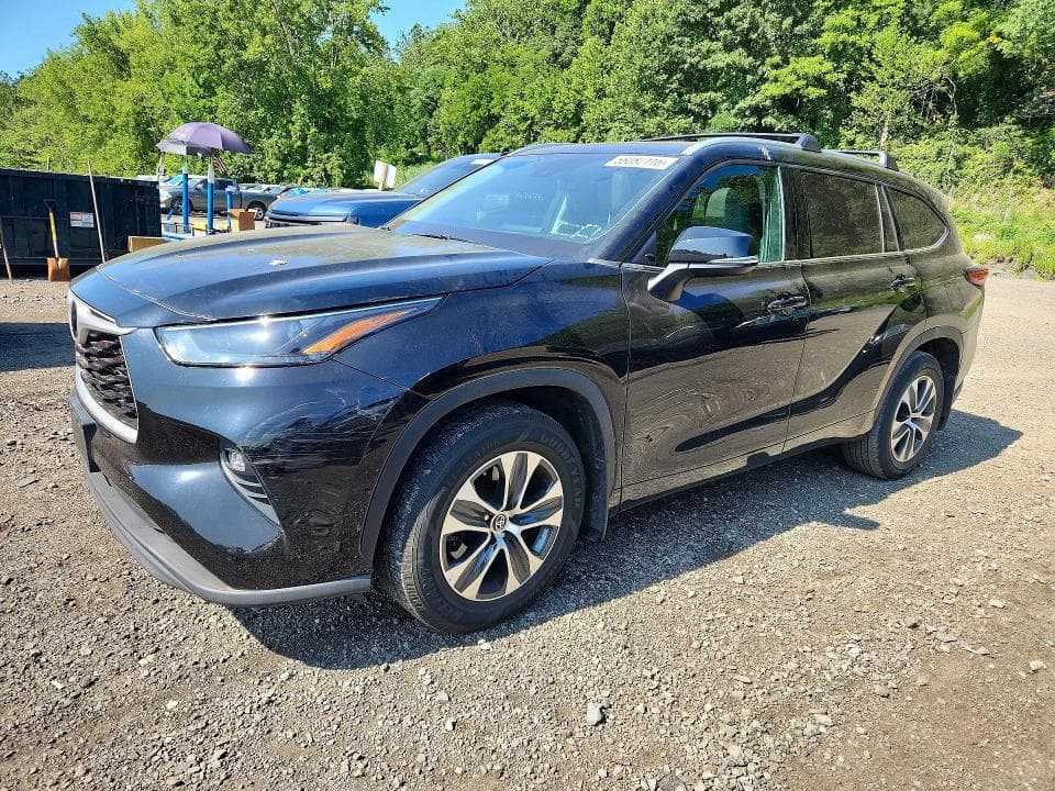 2022 TOYOTA HIGHLANDER XLE - 1