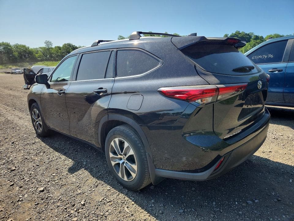 2022 TOYOTA HIGHLANDER XLE 2