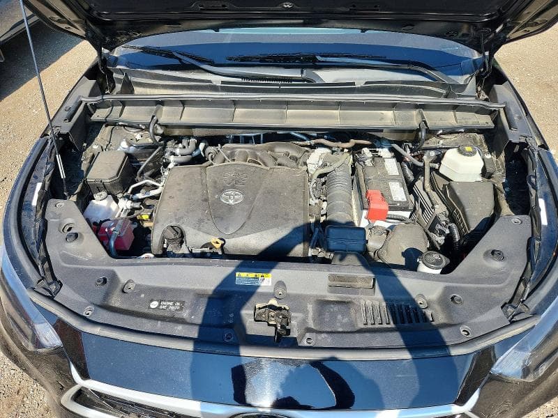2022 TOYOTA HIGHLANDER XLE 11