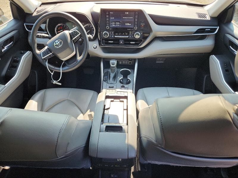 2022 TOYOTA HIGHLANDER XLE 8