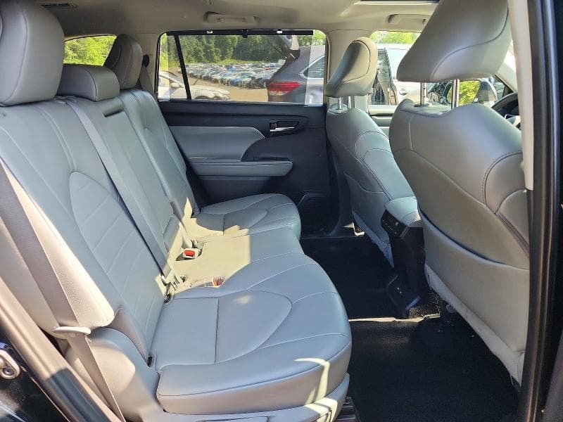 2022 TOYOTA HIGHLANDER XLE 10