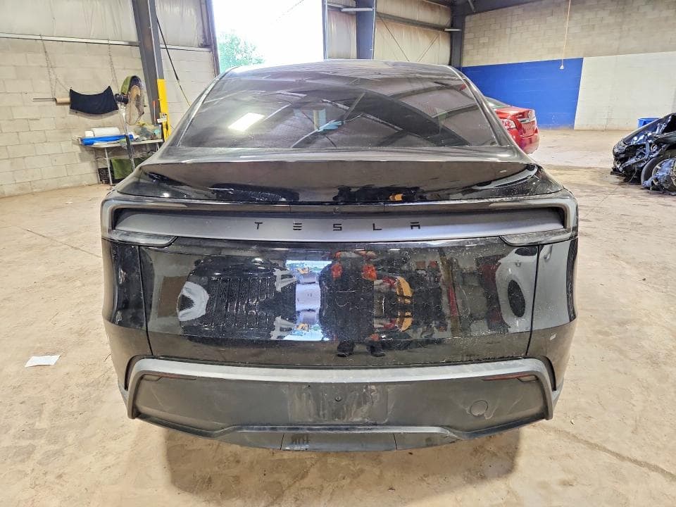 2026 TESLA MODEL Y 6