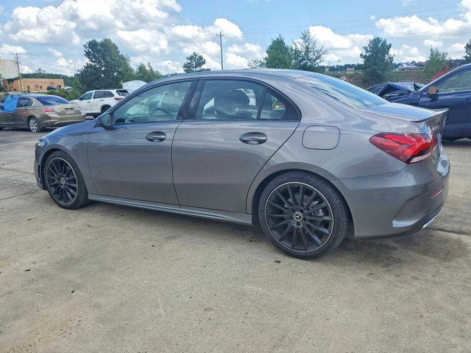 2022 MERCEDES-BENZ A 220 2