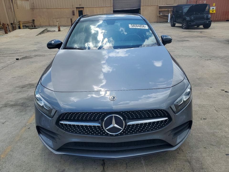 2022 MERCEDES-BENZ A 220 5