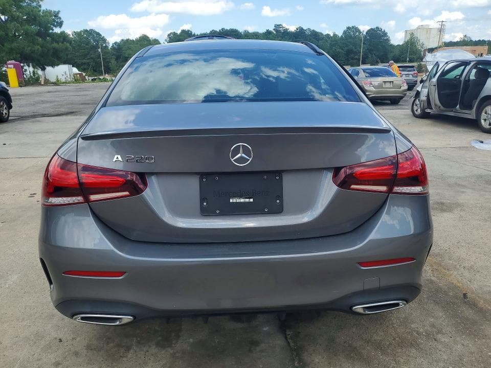 2022 MERCEDES-BENZ A 220 6