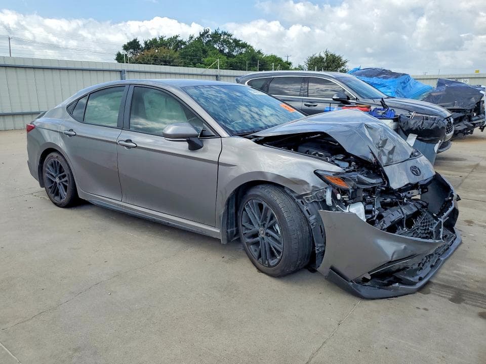 2025 TOYOTA CAMRY SE 4